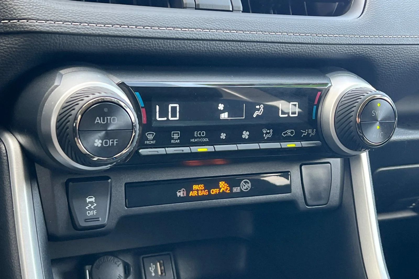 Used 2025 White Toyota Hybrid XLE image 20