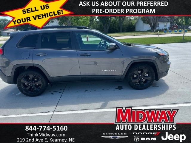 Certified Used 2018 Gray Jeep Latitude image 5
