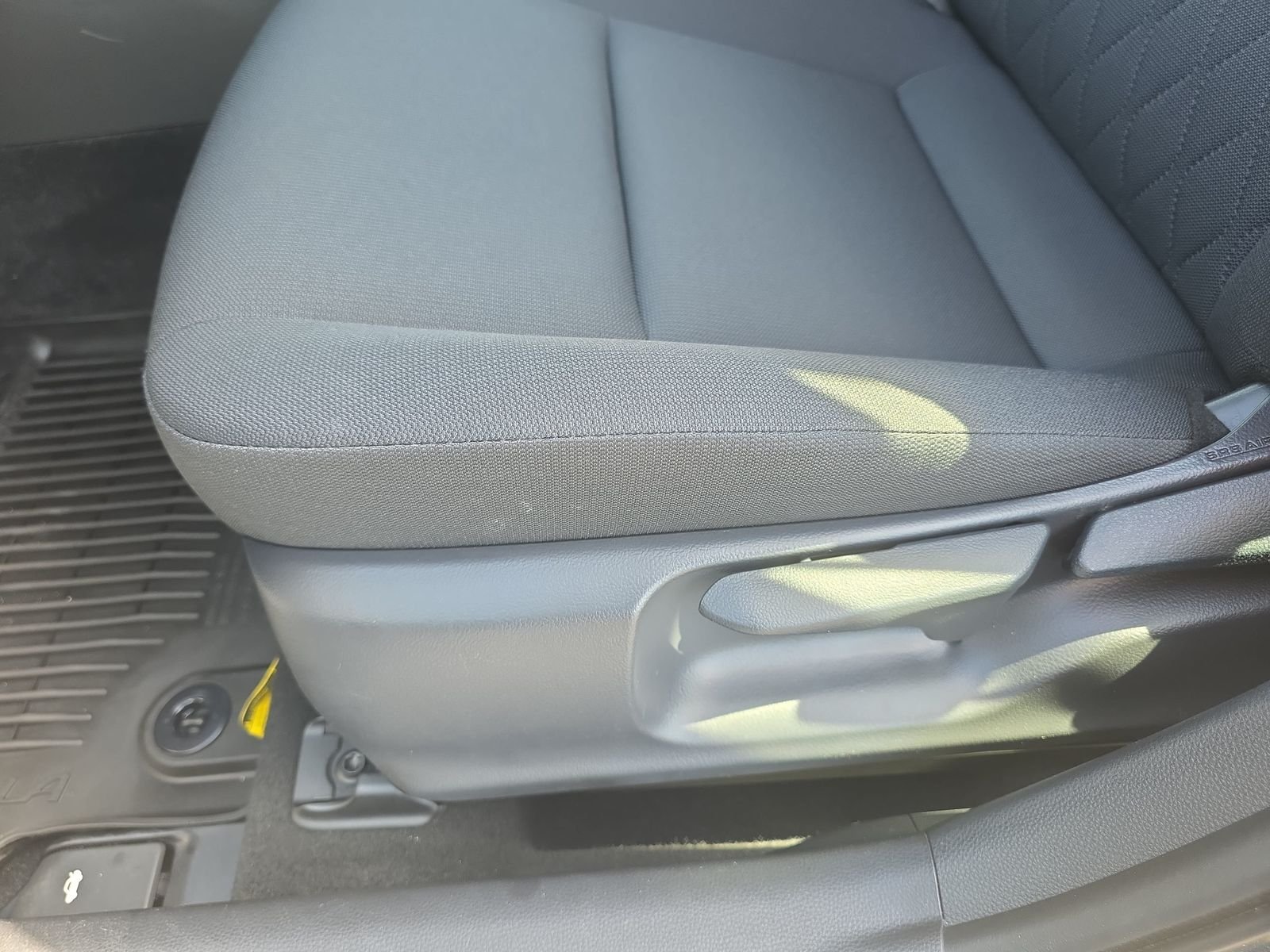 2026 Toyota Corolla LE - Photo 27