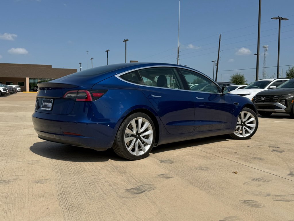 Used 2020  Tesla Standard Range image 7