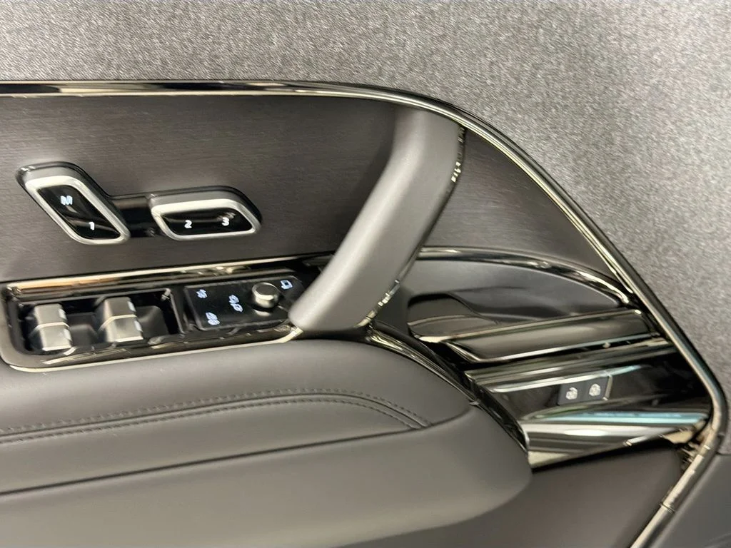 New 2026 Carpathian Grey Land Rover Dynamic SE image 18