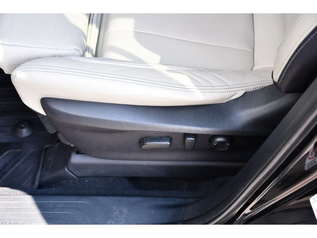 Used 2020 Crystal Black Silica Subaru Limited image 35