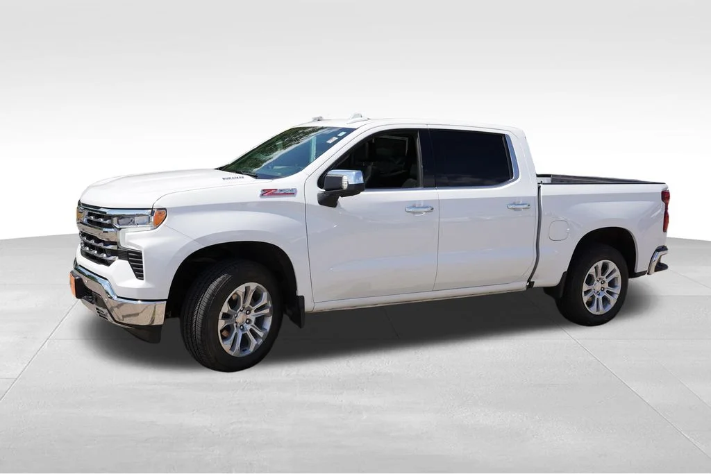 Used 2024 Summit White Chevrolet LTZ image 10