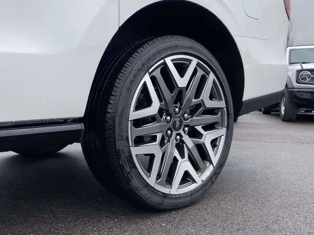 New 2026 Star White Metallic Tri-Coat Ford Platinum image 9