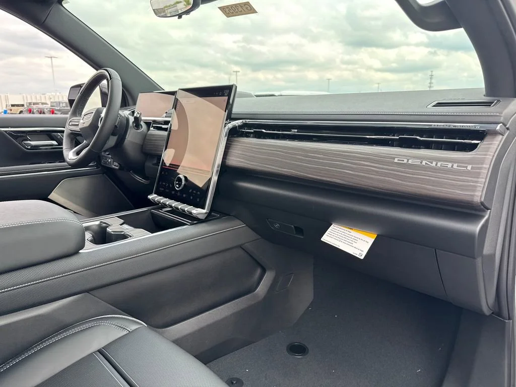 2025 GMC Sierra EV Denali - Photo 44