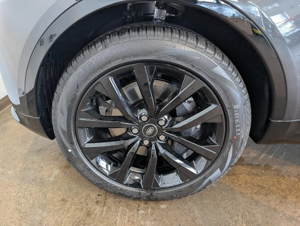 New 2026 Carpathian Grey Land Rover  image 7