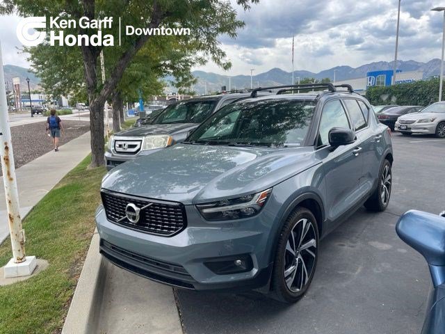 2020 Volvo XC40 R-Design