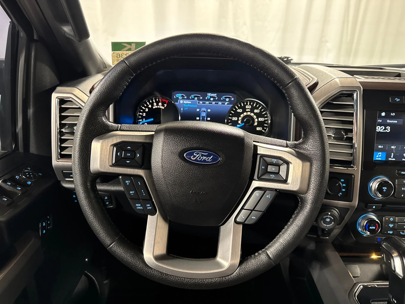 2016 Ford F-150 Platinum - Photo 22