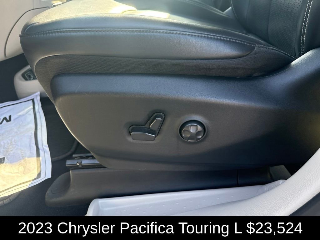 Used 2023 Crystal Metallic Chrysler Touring L image 13