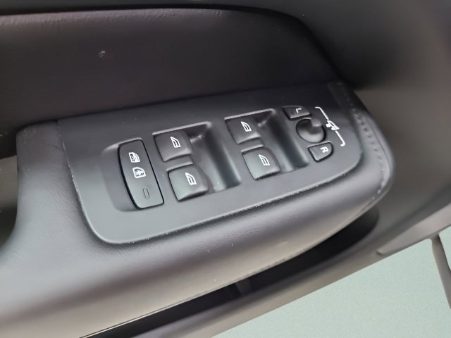 2023 Volvo XC60 Plus - Photo 22