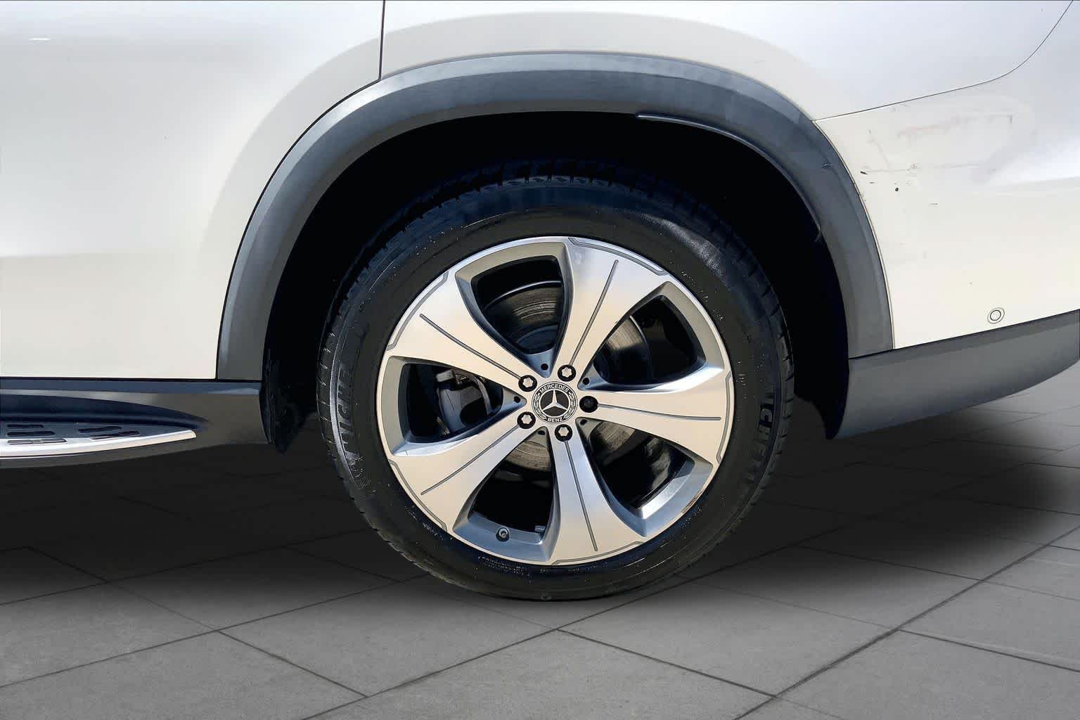 Used 2022 MANUFAKTUR Diamond White Bright Mercedes-Benz GLS 450 image 11