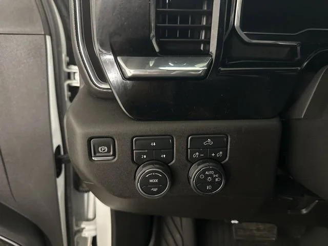 Used 2025 Summit White Chevrolet LT image 18