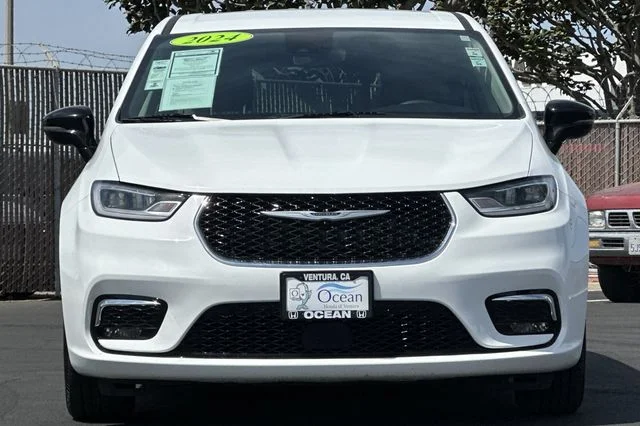 Used 2024 Bright White Clearcoat Chrysler Touring L image 9