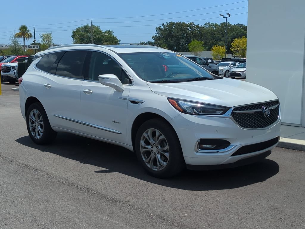Used 2020 WHITE FROST TRICOAT Buick Avenir image 1