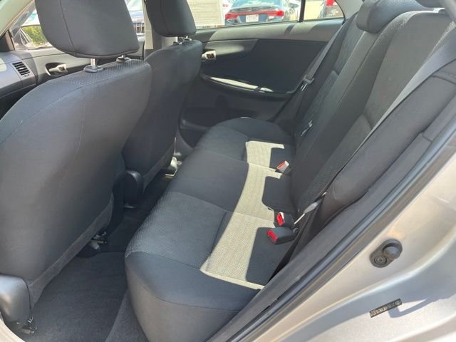 Used 2009 Silver Toyota  image 13