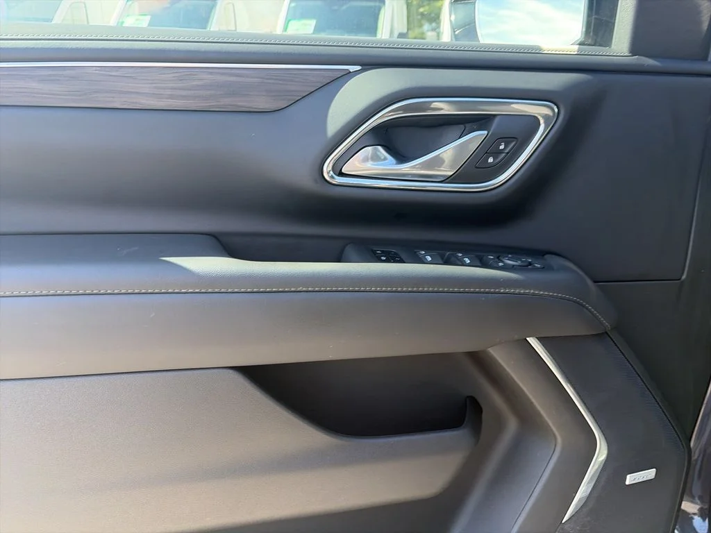 Used 2023 Gray Chevrolet LT image 18