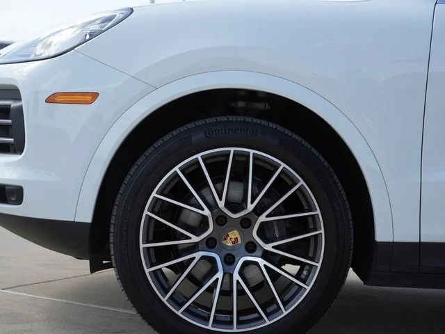 Used 2020  Porsche Base image 5