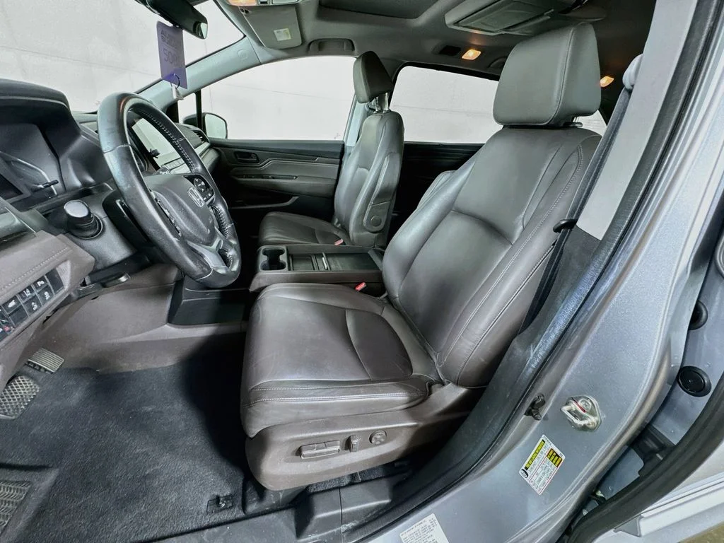 Used 2018 Silver Honda Touring image 25
