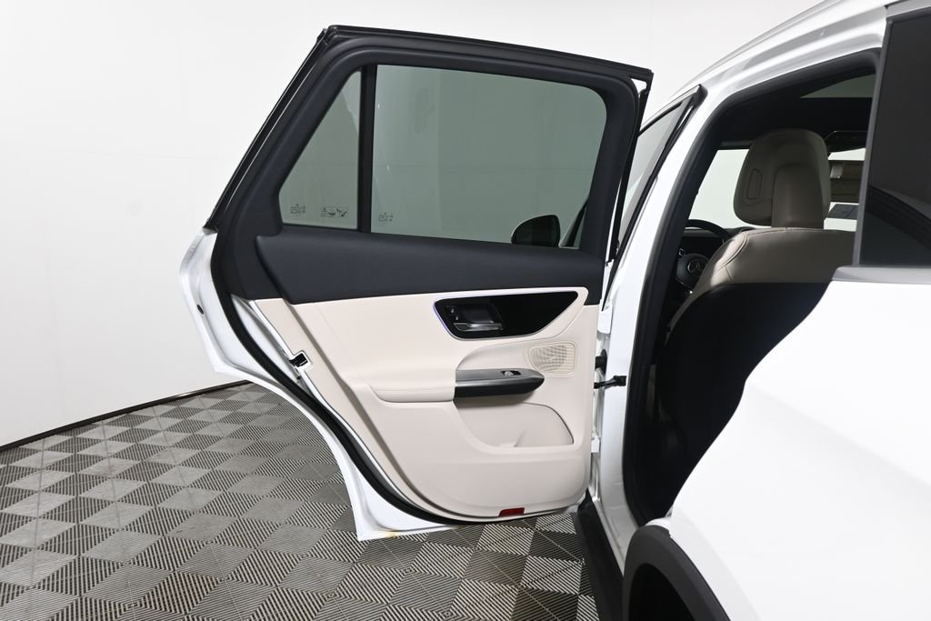 Used 2026 Polar White Mercedes-Benz GLC 300 image 30