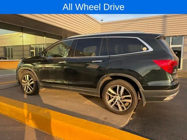 Used 2018 Green Honda Touring image 8