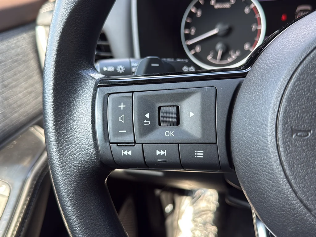 Used 2023 White Nissan SV image 16