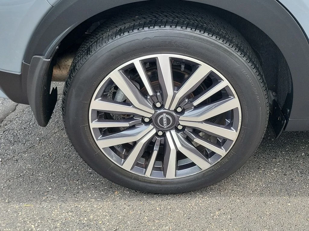Used 2023 Gray Nissan SV image 6