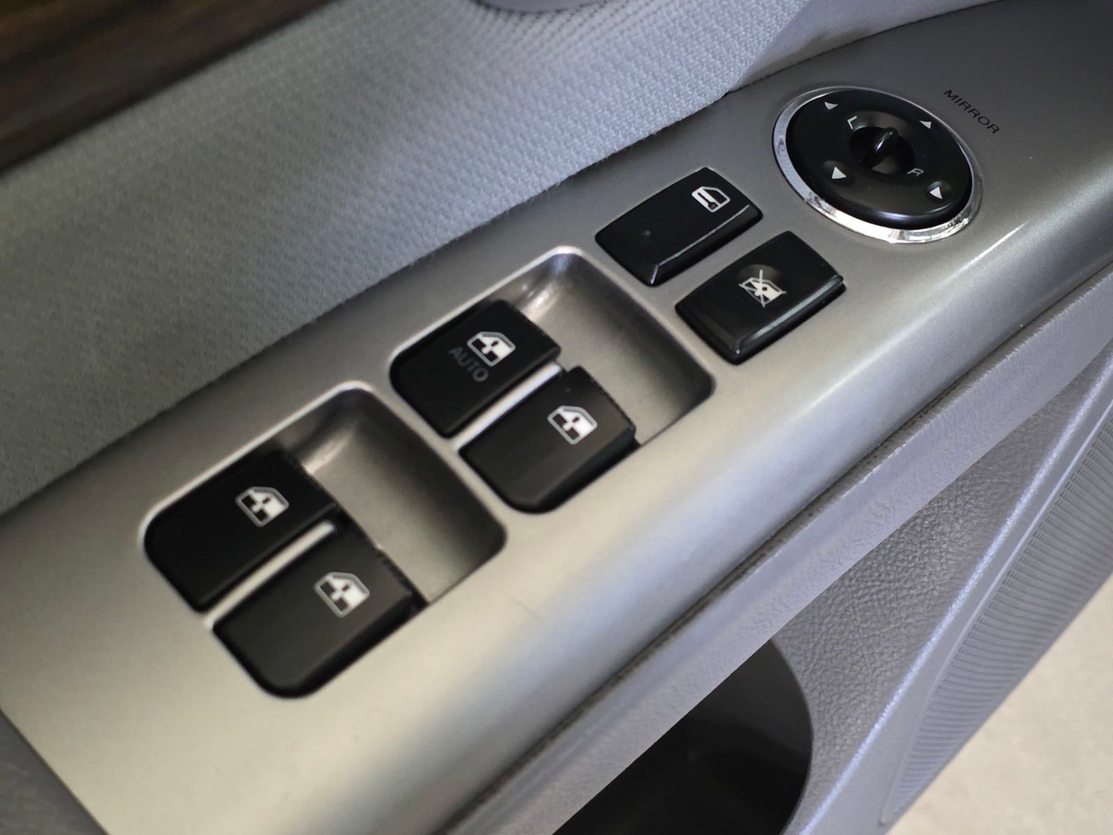 Used 2011 Mineral Gray Hyundai GLS image 21