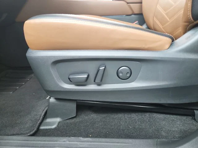 Used 2024 Gray Nissan Platinum image 21