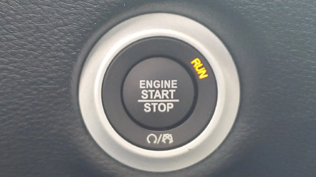 Used 2025 White Chrysler Limited image 29