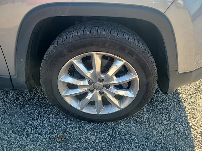 Used 2016 Silver Jeep Limited image 7