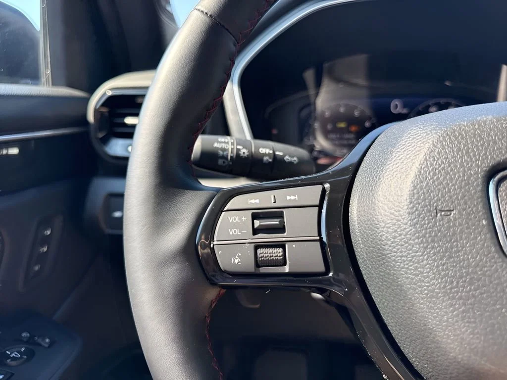 Used 2025  Honda Black Edition image 17