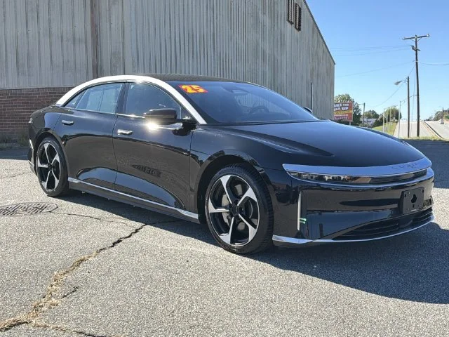 Used 2025 Black Lucid Touring image 15