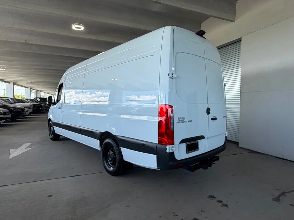 Used 2025 White Mercedes-Benz Cargo 170 WB image 4