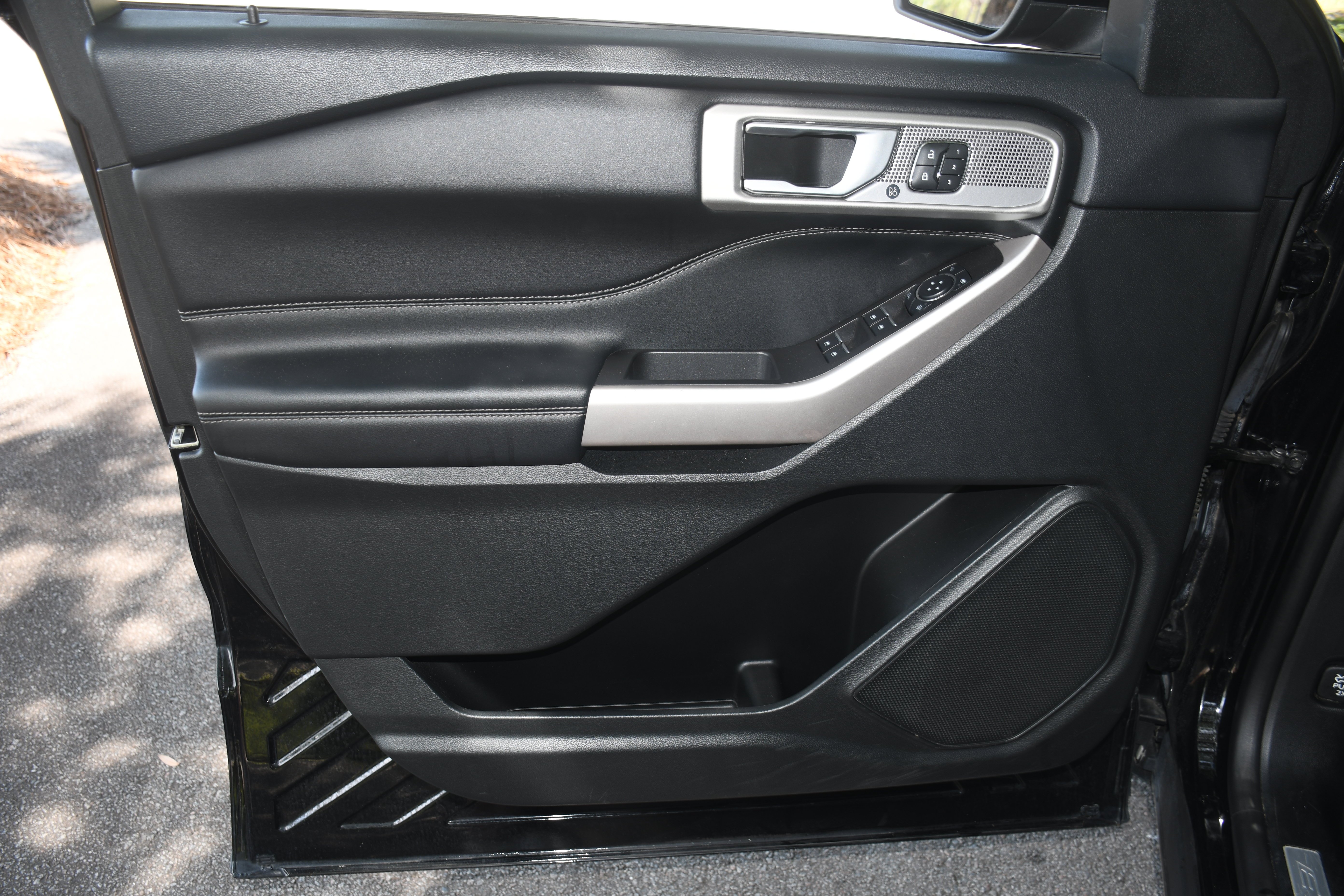 Used 2023 Black Ford Limited image 9