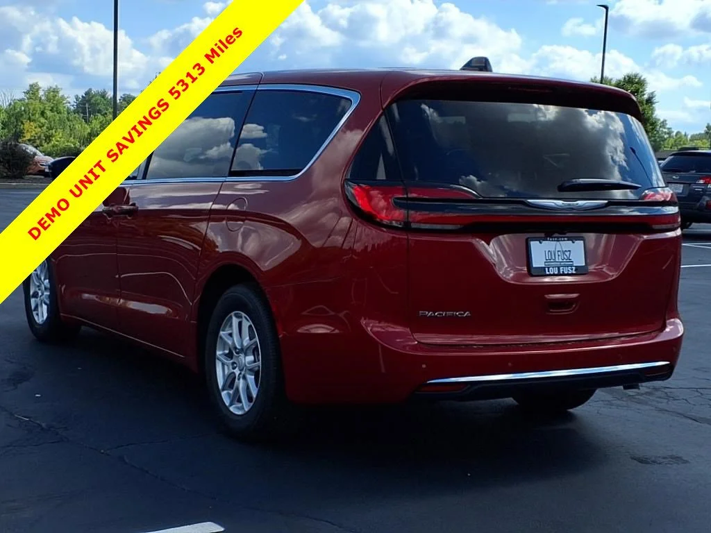 2026 Chrysler Pacifica Select - Photo 4