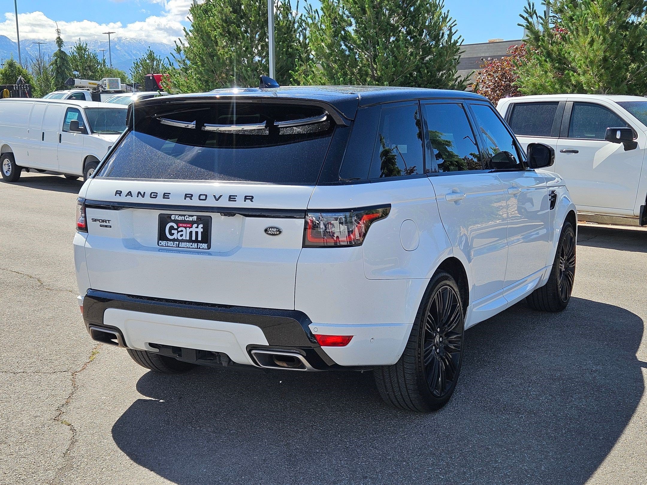Used 2022 White Land Rover HSE Dynamic image 3