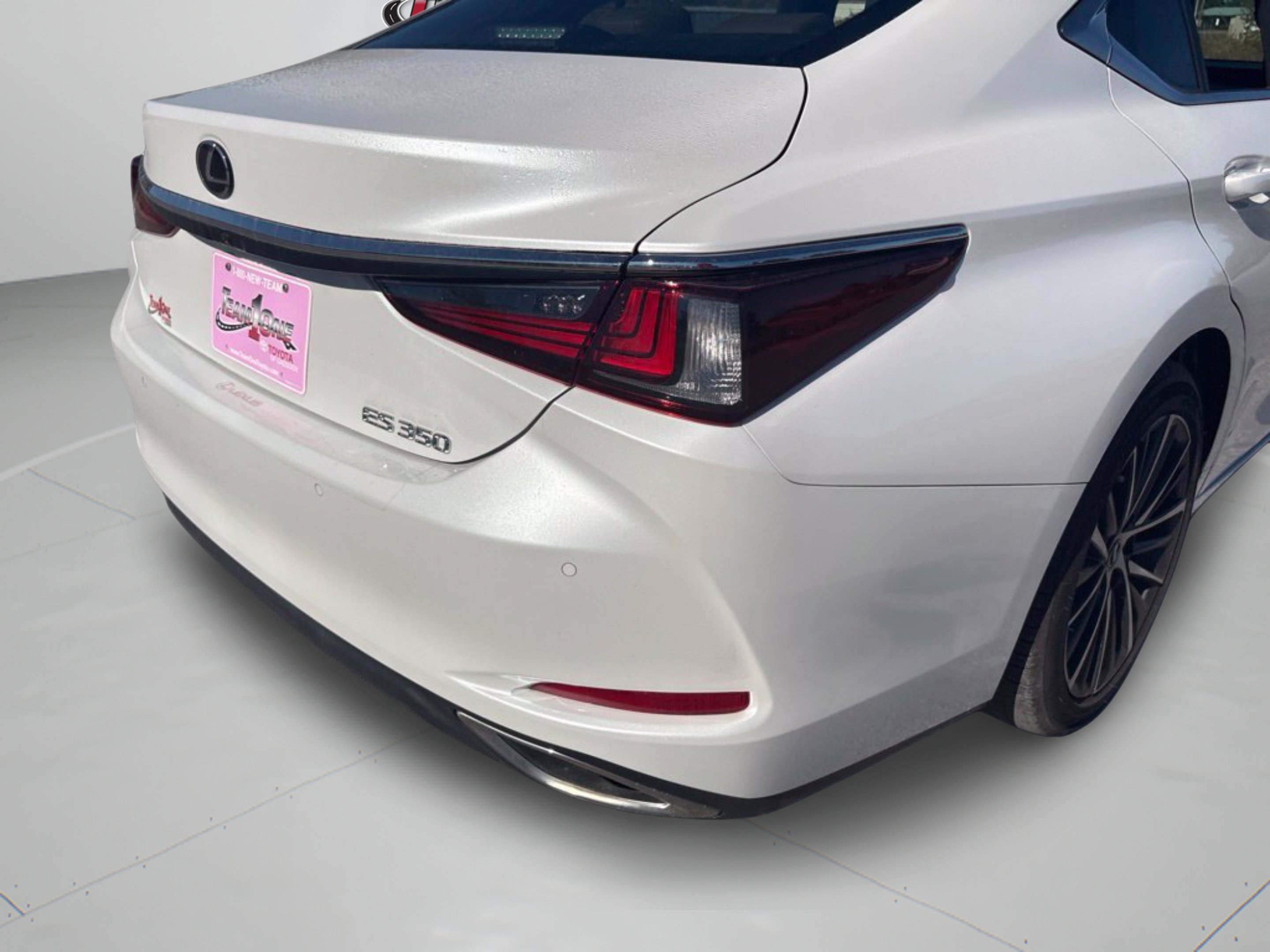 Used 2022 White Pearl Lexus ES 350 image 25