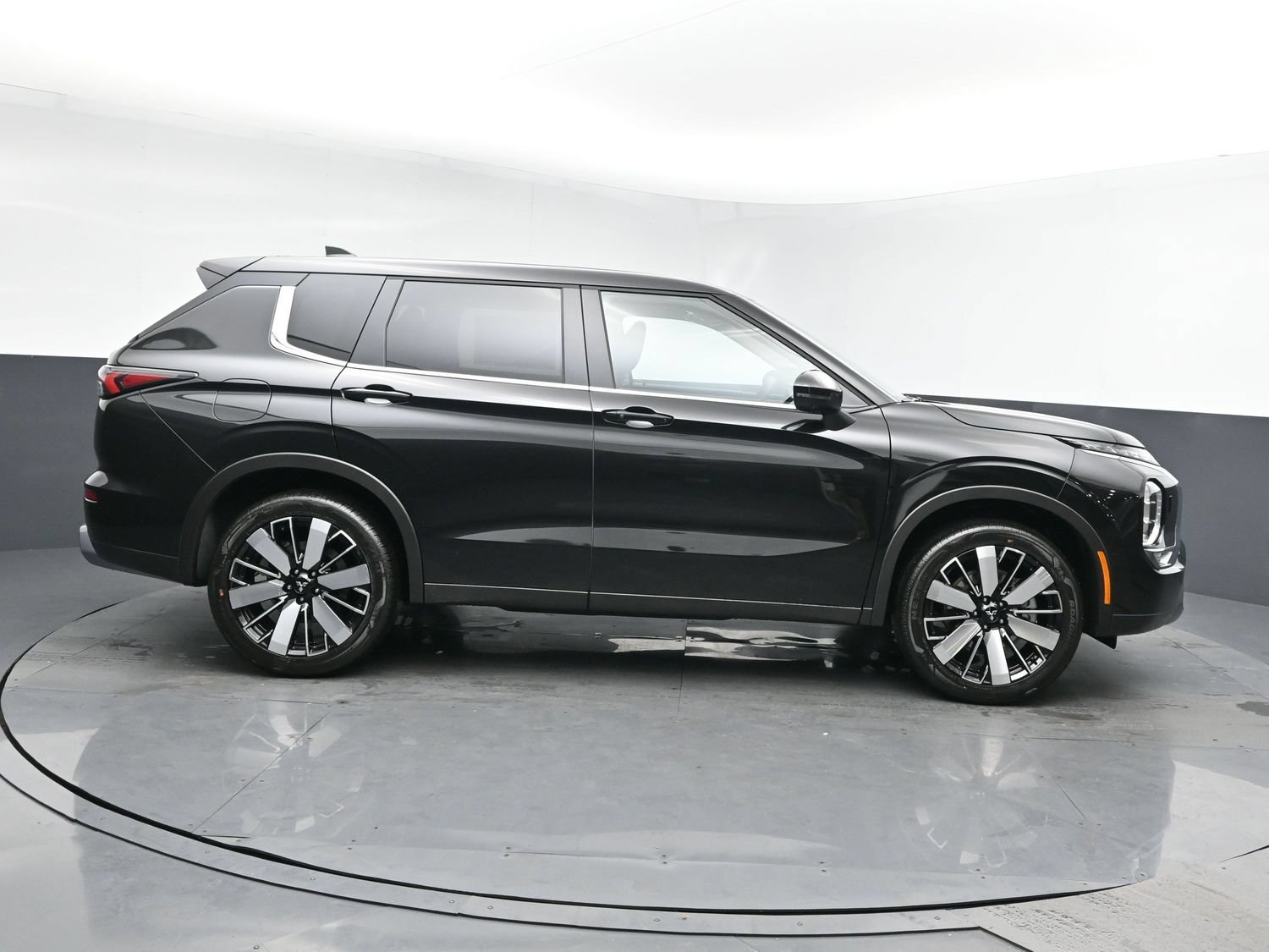 New 2026 Labrador Black Pearl Mitsubishi SE 1.5T S-AWC image 3