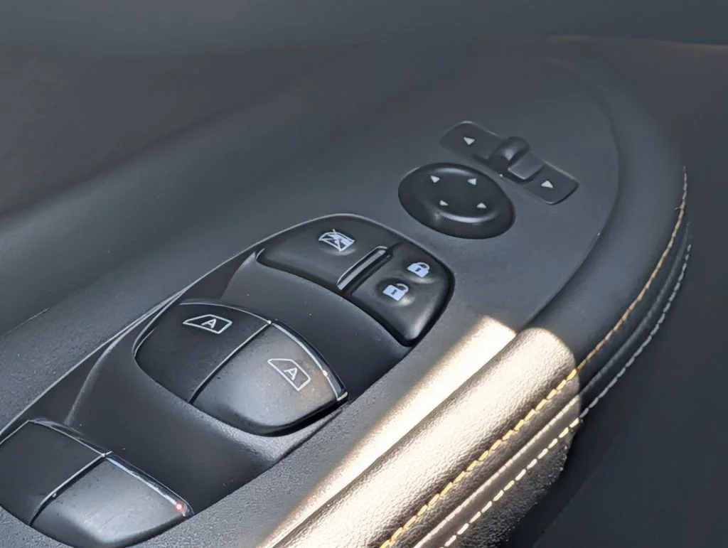 Used 2023 White Nissan Platinum image 18