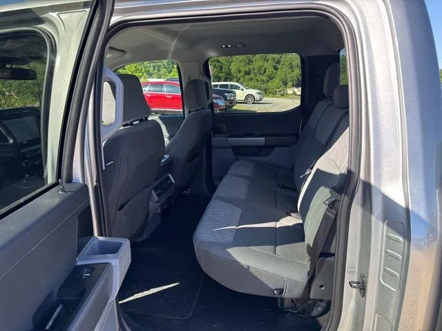 Used 2023 Silver Ford XLT image 17