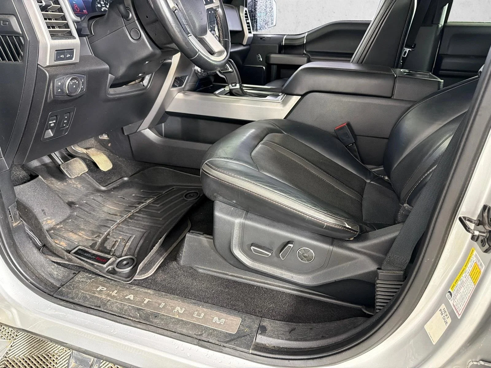 Used 2019 White Ford Platinum image 10
