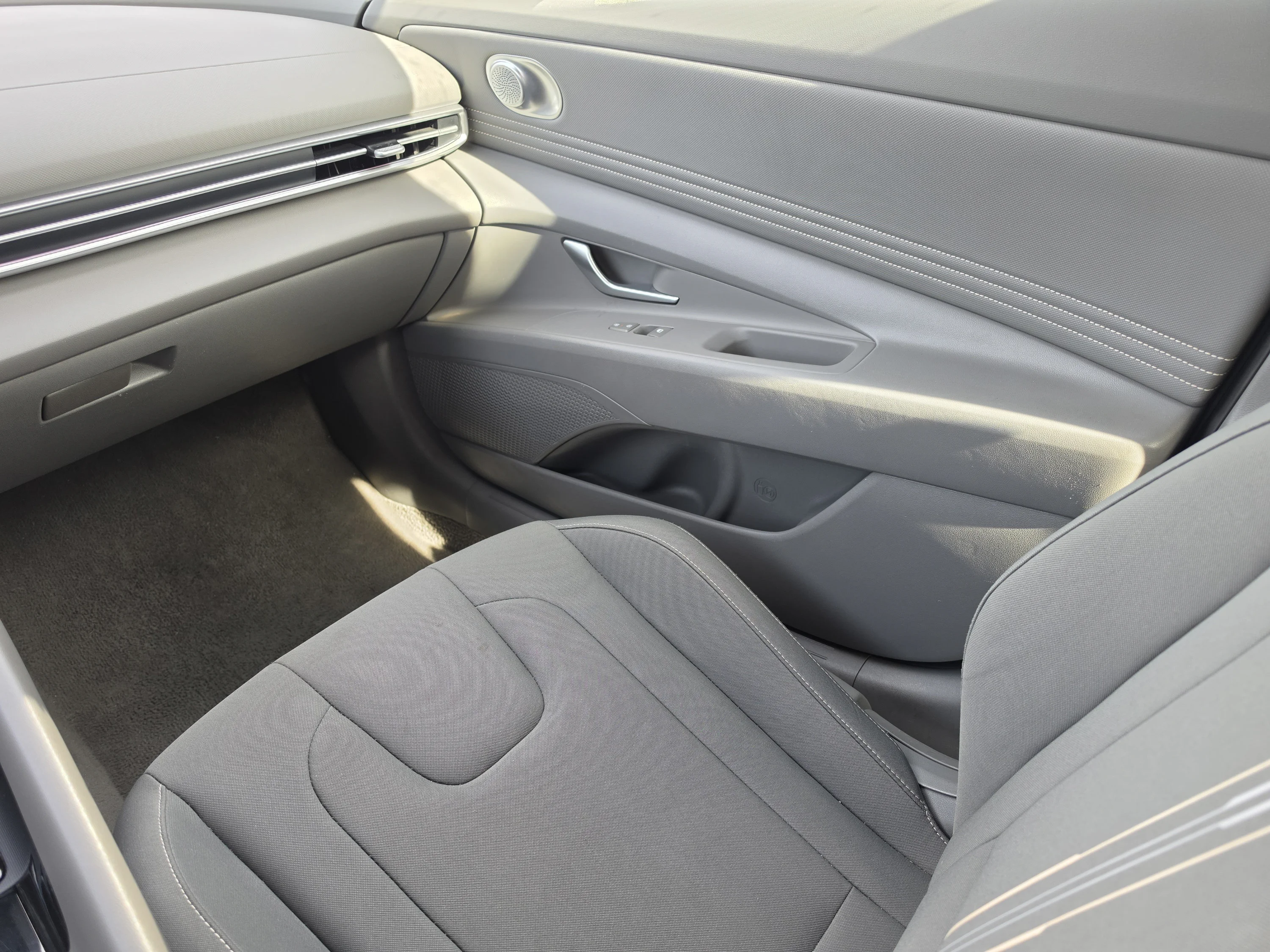 Used 2025 Ecotronic Gray Hyundai SEL Convenience image 20