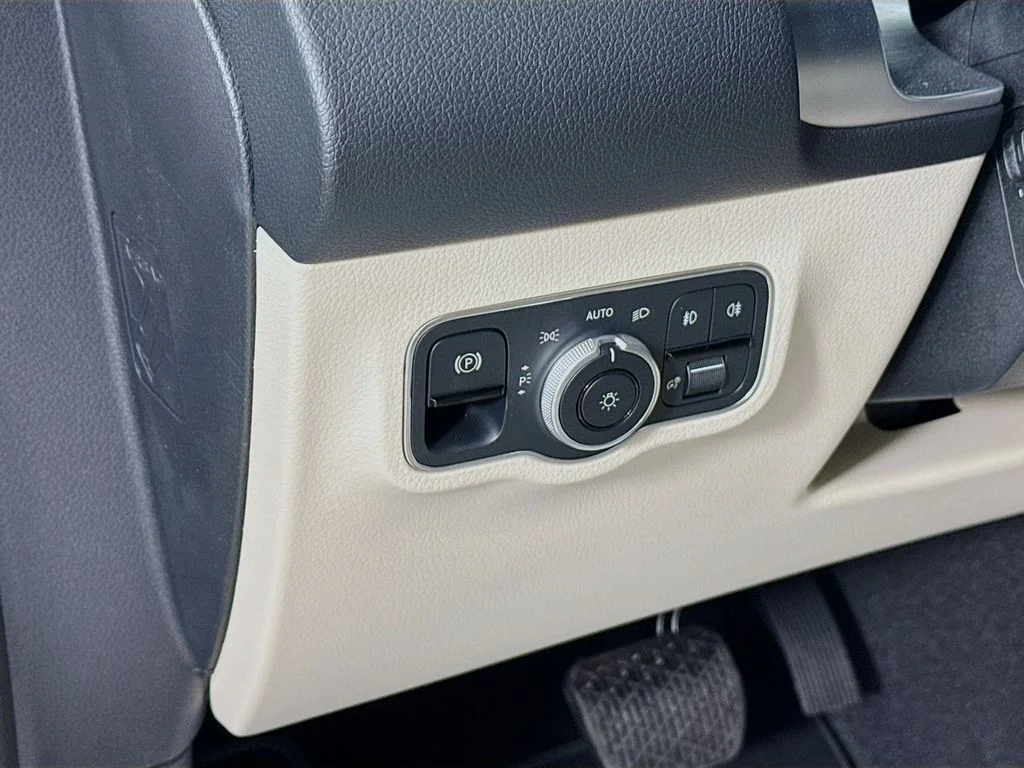 2025 Mercedes-Benz GLB Base - Photo 11