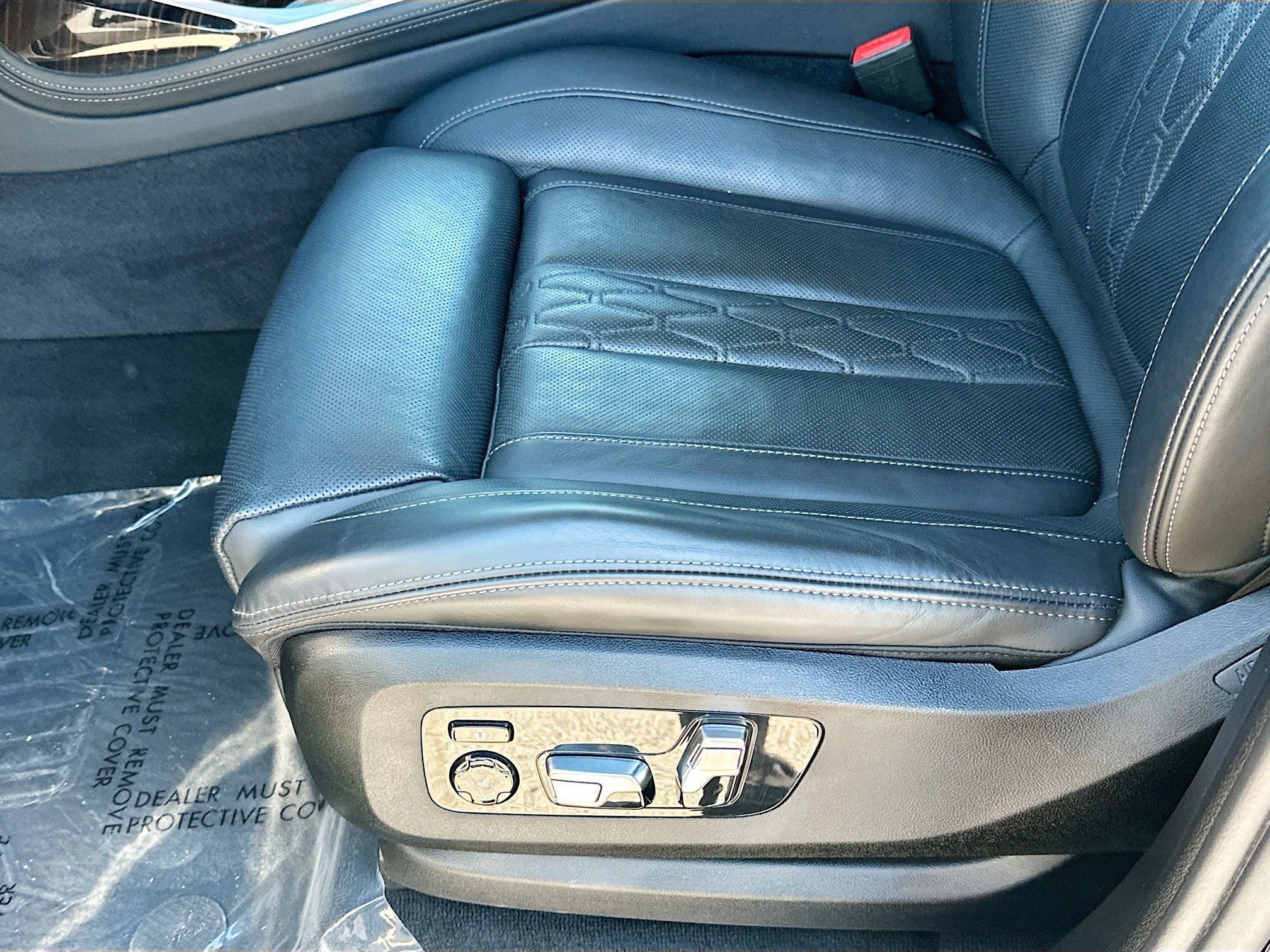 Used 2025 Black Sapphire Metallic BMW xDrive40i image 16