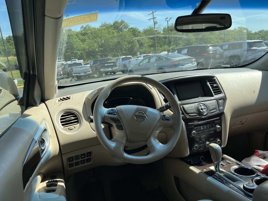 Used 2014 White Nissan SL image 20