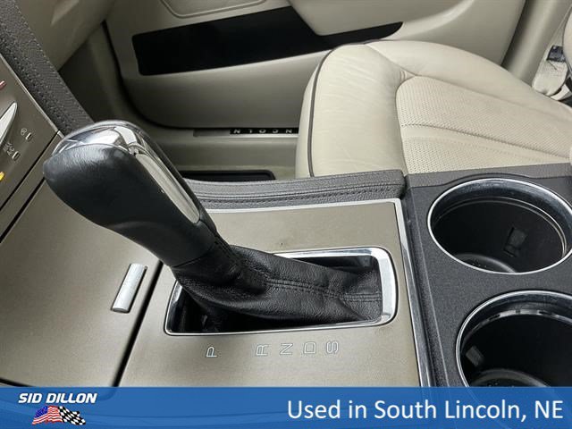 Used 2013 White Platinum Metallic Tri-Coat Lincoln AWD 4DR SUV image 12