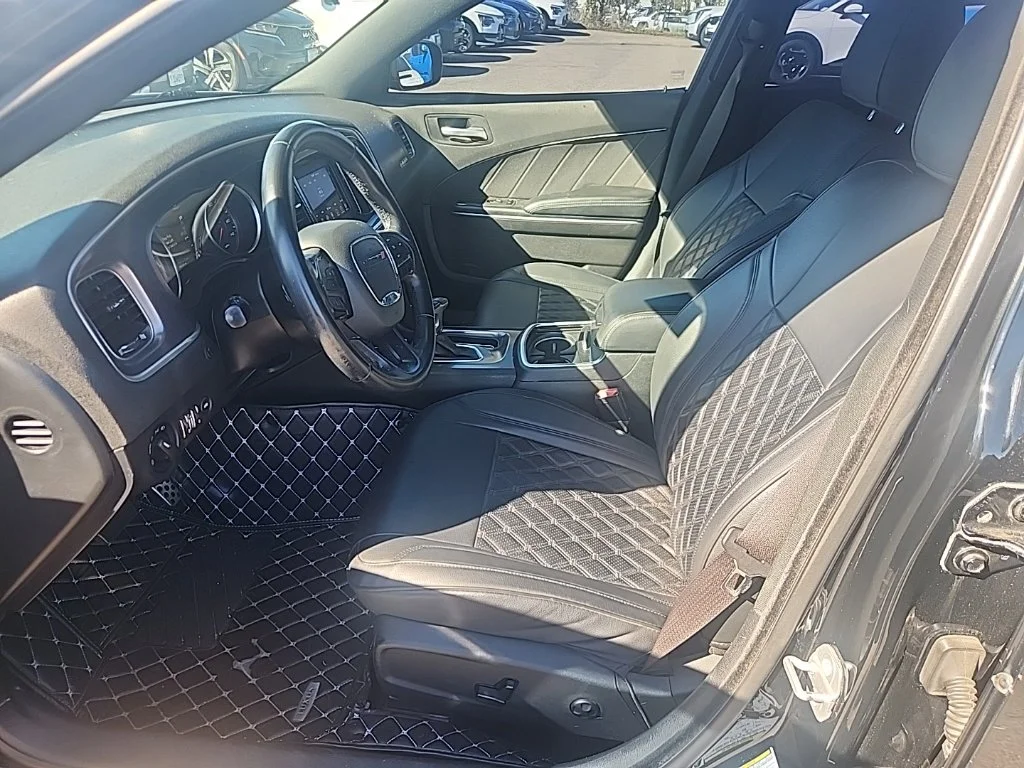 Used 2019 Black Dodge SXT image 18