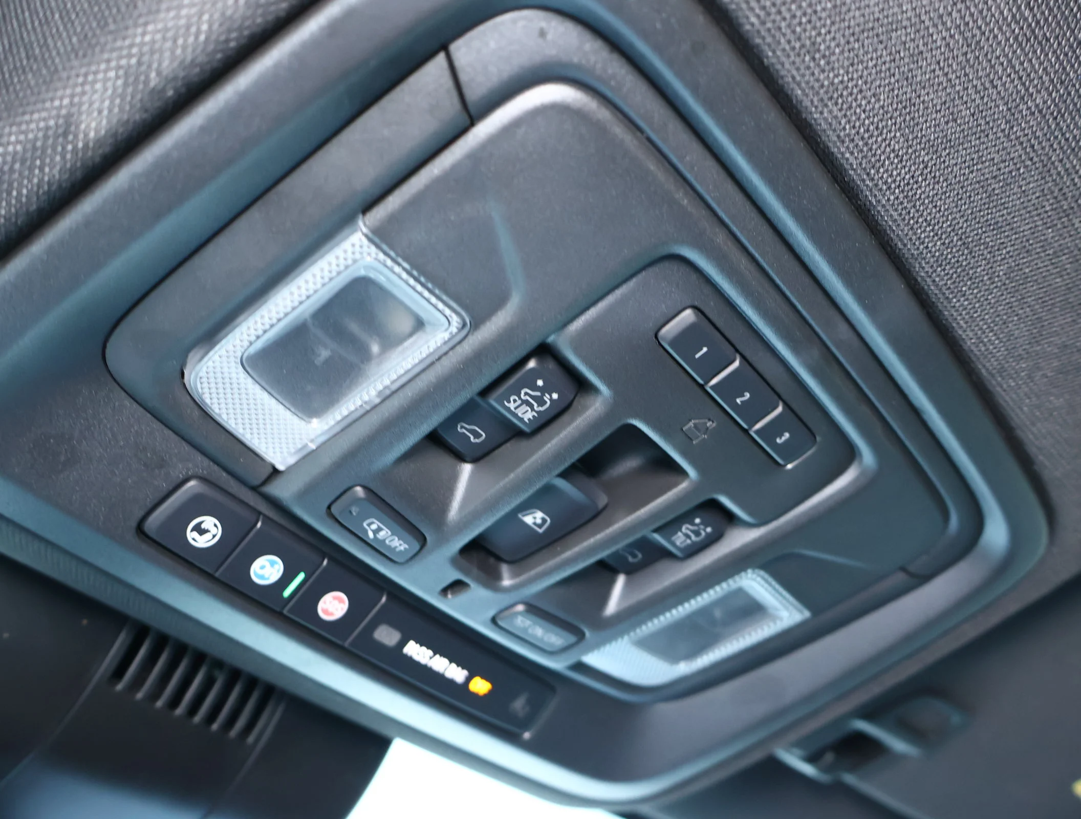 Used 2022 Iridescent Pearl Tricoat Chevrolet High Country image 25