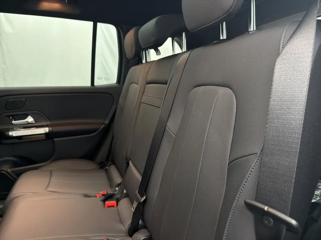 Used 2026  Mercedes-Benz GLB 250 image 18