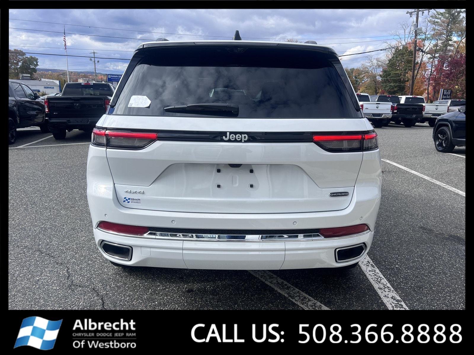 2025 Jeep Grand Cherokee Overland photo 3